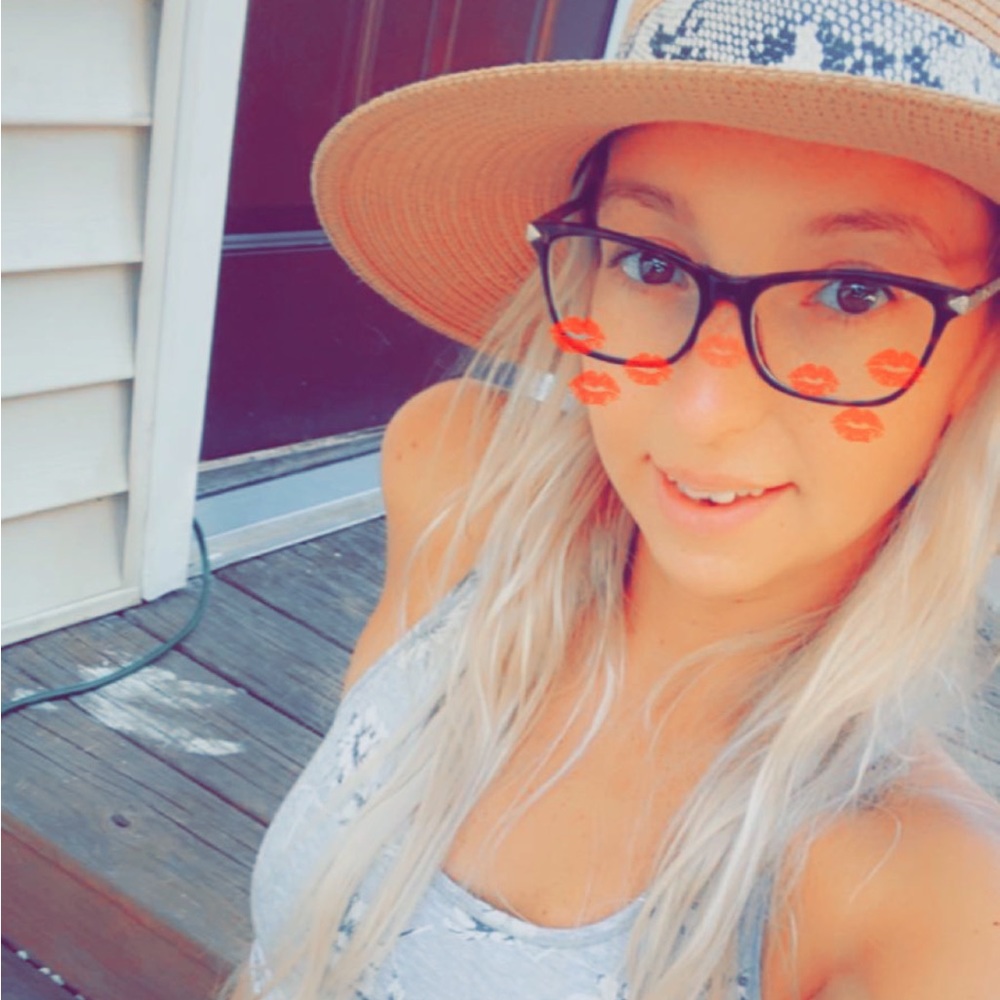 Meet your Posher, Kayla